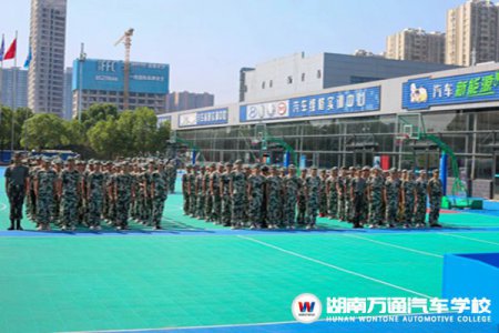 超燃時(shí)刻！軍訓(xùn)匯演展風(fēng)采，這屆新生太太太颯啦！
