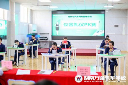 美麗當先，不負青春！“書”“妝”切換自由的女孩就是美好的樣子