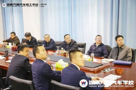湖南省人社廳黨組成員、副廳長(zhǎng)廖躍貴等一行領(lǐng)導(dǎo)蒞臨湖南萬(wàn)通調(diào)研指導(dǎo)工作
