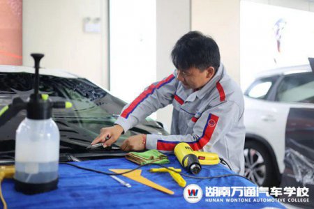 學(xué)歷不高沒背景，學(xué)這4門技術(shù)，月薪過萬！