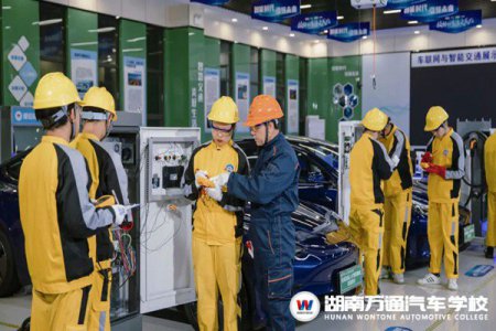 900萬(wàn)輛！ 新能源汽車迎來(lái)黃金期！