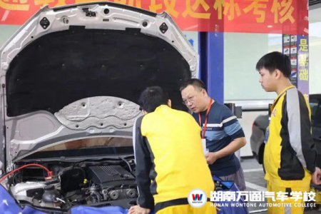 初中生敲開(kāi)職校大門：探索技術(shù)人生的無(wú)限可能！