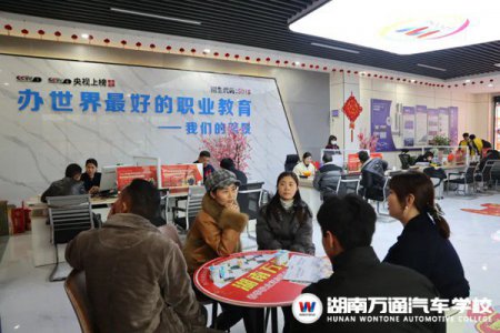 人勤春來早，學技要趁早，報名現(xiàn)場火熱開放~春季報名選學校，看這4點就夠了!