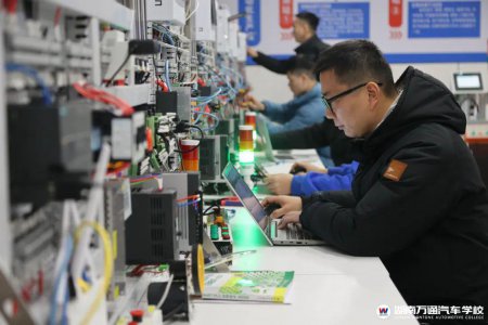 PLC自動(dòng)化編程現(xiàn)在工資多少錢?月入過萬的PLC編程師崗位普通人可以做嗎?