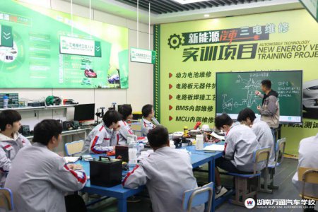 為什么建議,會(huì)修油車的師傅盡快學(xué)新能源維修?