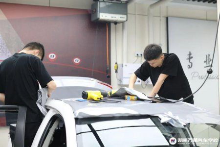 開(kāi)年轉(zhuǎn)行推薦—汽車(chē)美容!投入小,回報(bào)快,值得創(chuàng)業(yè)者選擇的實(shí)體行業(yè)