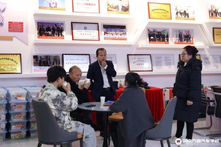 帶著行李來報名,家長們行動力真強!大家的認可是湖南萬通實力