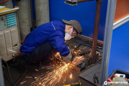 現(xiàn)在學(xué)焊接,會(huì)被機(jī)器取代嗎?焊接發(fā)展怎么樣?在湖南去哪里學(xué)焊接?