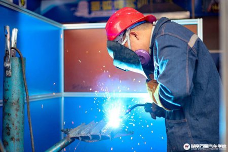 柳工集團(tuán)、湖南中鐵五新焊工定向班火熱招新！