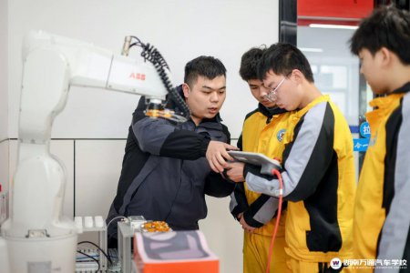 高級(jí)技工大專(zhuān)班,為高考生打開(kāi)＂更具性?xún)r(jià)比＂的新賽道！