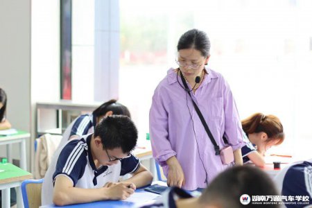 湖南高考查分!若成績(jī)不理想,復(fù)讀、民辦專(zhuān)本、高職院校,如何選擇