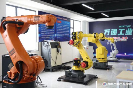 高中生就讀湖南萬通:專業(yè)優(yōu)勢(shì)與學(xué)歷待遇雙保障