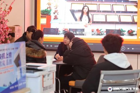 寒假來(lái)湖南萬(wàn)通考察有哪些流程?需要提前預(yù)約嗎?有老師接待講解嗎?