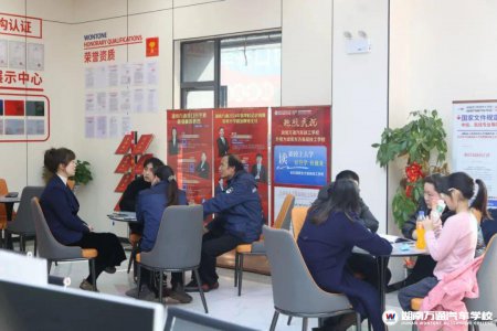 湖南萬(wàn)通春招現(xiàn)場(chǎng),每一份熱鬧背后,都是逐夢(mèng)的赤子心