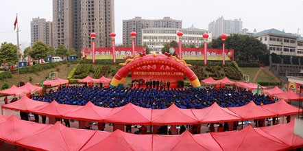 �����fͨ��܇�W(xu��)У���Č������˲���Ƹ��